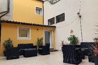 SubitoSanto - Appartamento 3A “Nievo” Hotel in Padua