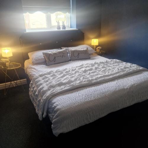 Lenox Bed and Breakfast Hotel in Widnes