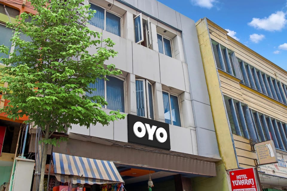 OYO Flagship 808637 Hotel Yuvaraj Palace Vijayawada Hotel in Vijayawada