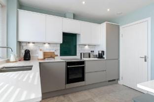 Dolphins Apartment - Spectacular Sea Views Hotel in Saundersfoot