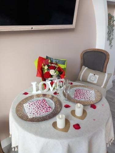 Chambre avec spa, piscine et sauna privatif Hotel in Hauts-de-France
