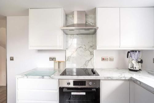 The Secret, Stylish & Spacious En Suite in Blandford Forum, Dorset Hotel in East Dorset District