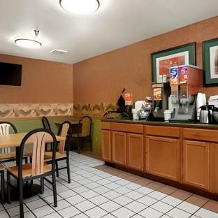 Super 8 East Peoria Hotel in East Peoria