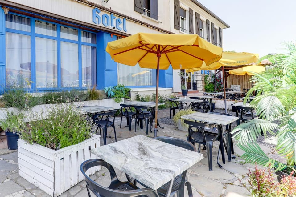 Le Relais de la route bleue Hotel in Auvergne-Rhône-Alpes
