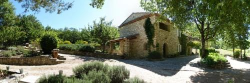 Hotel Lou Caleu restaurant le Rocher des Abeilles Hotel in Provence-Alpes-Côte d'Azur