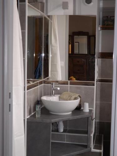 HOTEL particulier LARIBOISIERE Hotel in Fougères