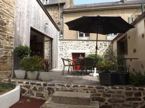 HOTEL particulier LARIBOISIERE Hotel in Fougères