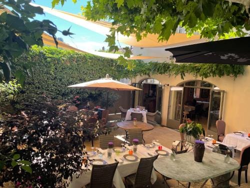 Hotel Restaurant Chartron Hotel in Provence-Alpes-Côte d'Azur