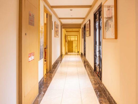 CLOUDS   MOUNTAIN  VILLA Hotel in Hangzhou