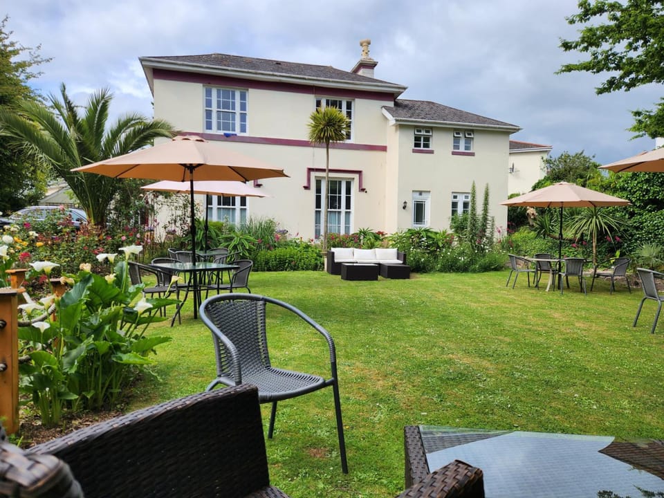 Rose Court Holiday Apartments Hotel in Torquay