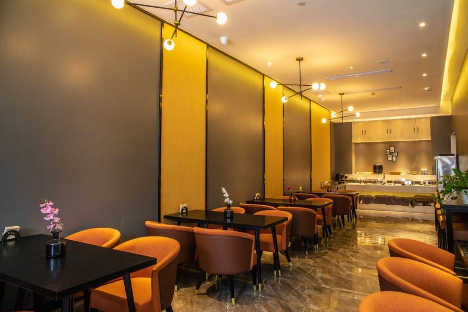 Theme Light Luxury Hotel Chongqing Guanghuan Shopping Street Hotel in China