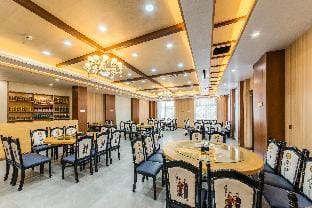 Rezen Retreat Minyoun Hotel Inagi Ading Hotel in Sichuan