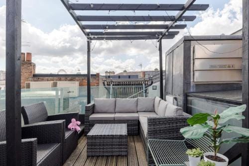 Instagood Penthouse- Covent Garden-by Frankie says Hotel in City of Westminster