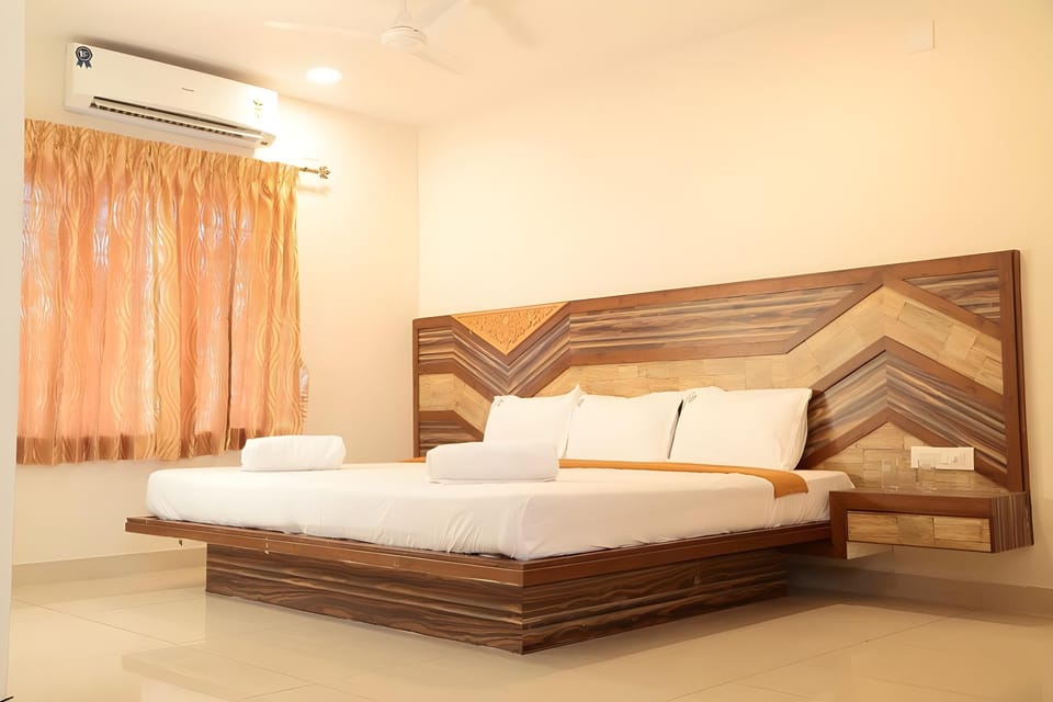 Annai in Saravana Bhavan Fine stay and Restaurant Hotel in Tamil Nadu