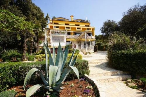 Rooms in Rovinj with a sea view, balcony, air conditioning, WiFi 81-2 Hotel in Rovinj
