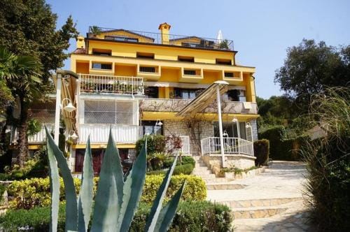 Rooms in Rovinj with sea view, balcony, air conditioning, WiFi 81-1 Hotel in Rovinj