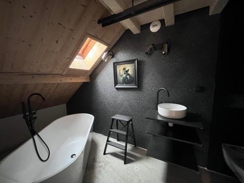 Sous les toits, by Refuges en ville Hotel in La Plagne-Tarentaise