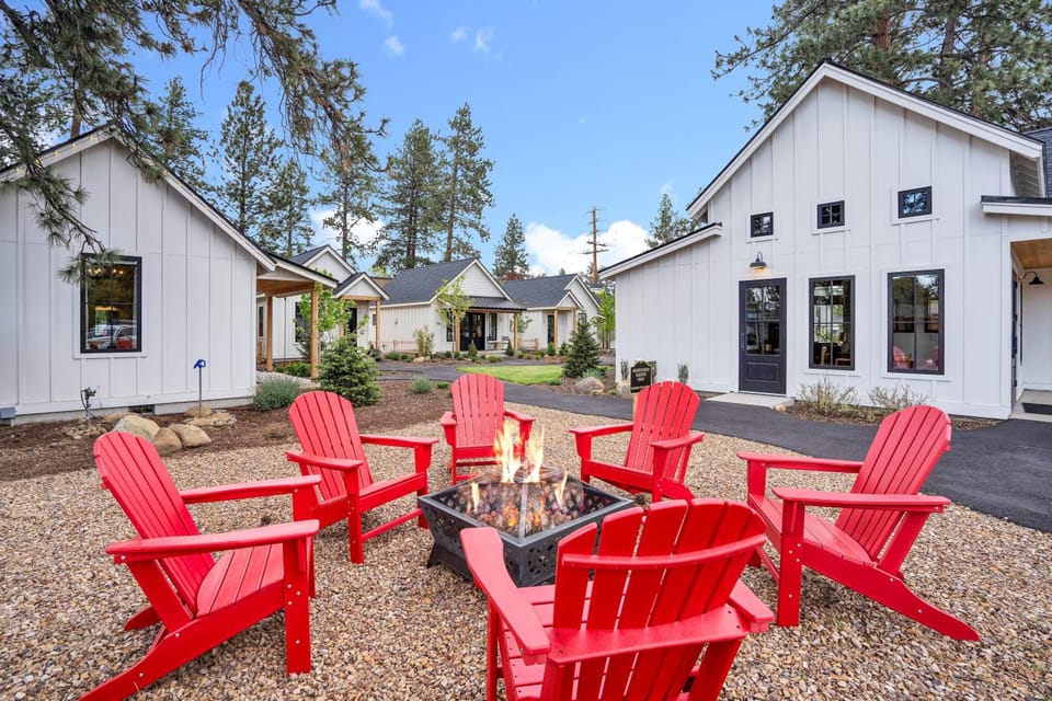 The Scout Boutique Cottages Hotel in Sisters