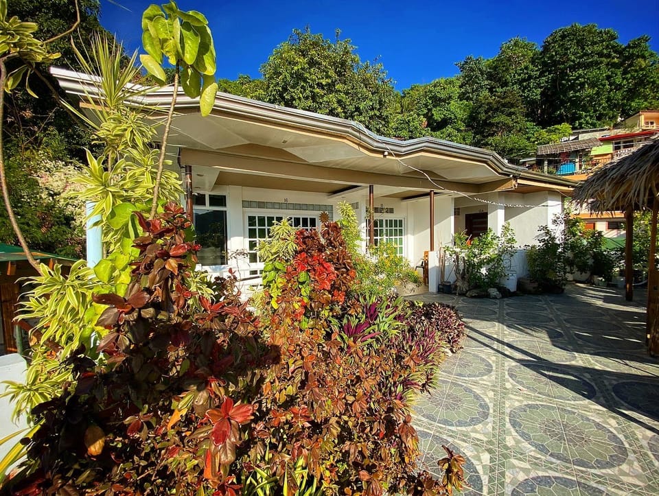 Tinas reef dive and resort  Hotel in Puerto Galera