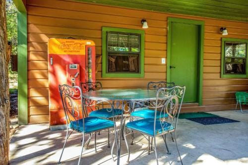 Clear River Cabin on Medina Hotel in Rio Grande