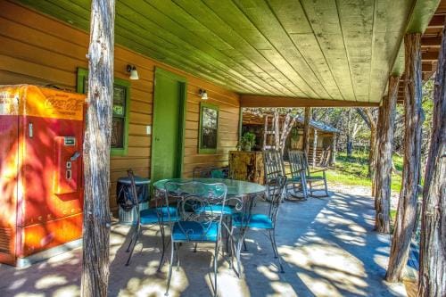 Clear River Cabin on Medina Hotel in Rio Grande