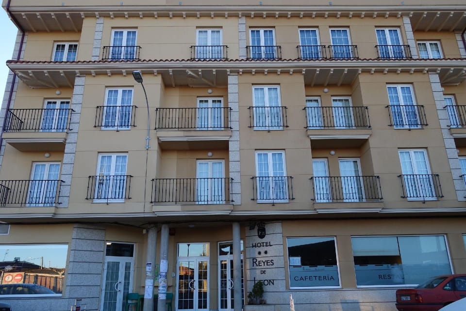 Hotel Reyes De Leon Hotel in Castile and León