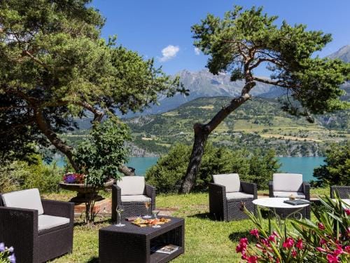 Logis Hotel Eden Lac Hotel in Provence-Alpes-Côte d'Azur