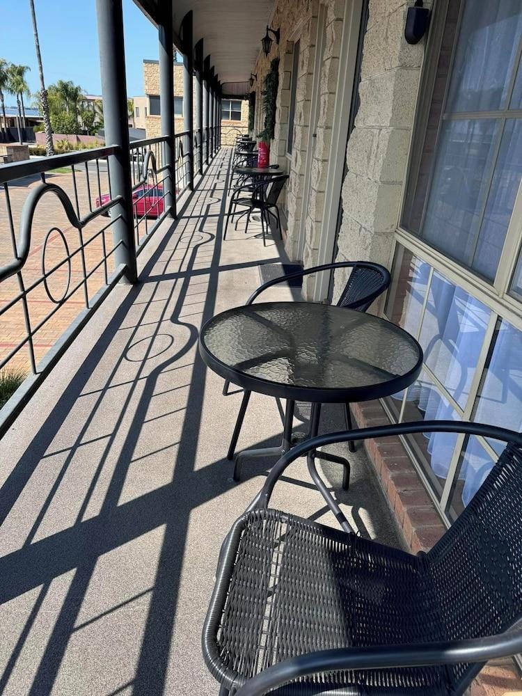 Mulwala Paradise Palms Motel Hotel in Yarrawonga