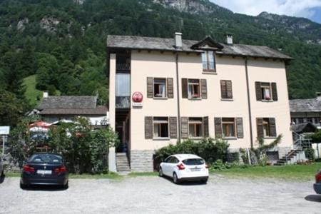 Ristorante Alpino Inn in Canton of Ticino