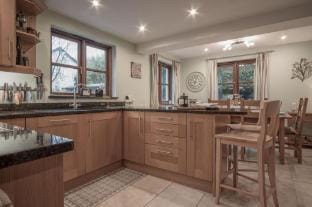 Llais Afon - 3 Bedroom Holiday Home - Fishguard Hotel in Fishguard