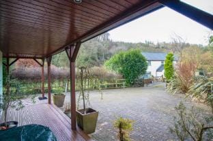 Llais Afon - 3 Bedroom Holiday Home - Fishguard Hotel in Fishguard