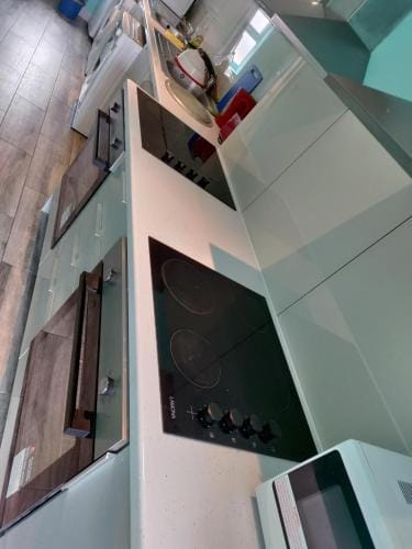Letzi Ensuite, 15 Min to Heathrow, Fast WiFi Hotel in Hayes