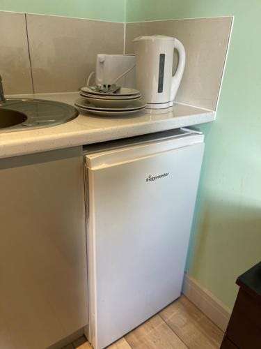 Letzi Ensuite, 15 Min to Heathrow, Fast WiFi Hotel in Hayes