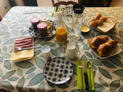 Le Logis du Gast chambre rose Hotel in Brittany