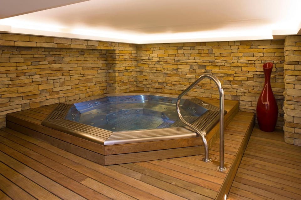 Hotel Du Commerce Spa Hotel in Occitanie