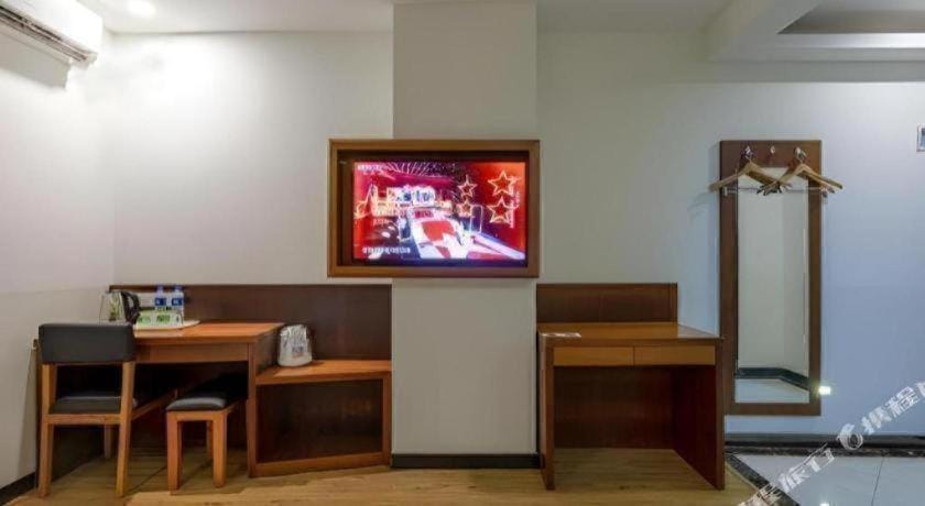 Vatica Shanghai Pudong Dishui Lake Branch Hotel in Shanghai