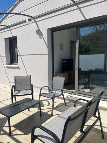 Les jardins de la Graviere a 5 mn de Lourmarin avec piscine privee Hotel in Lourmarin