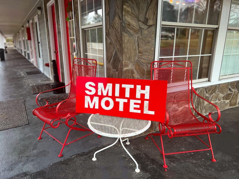 Smith Motel Motel in Calhoun