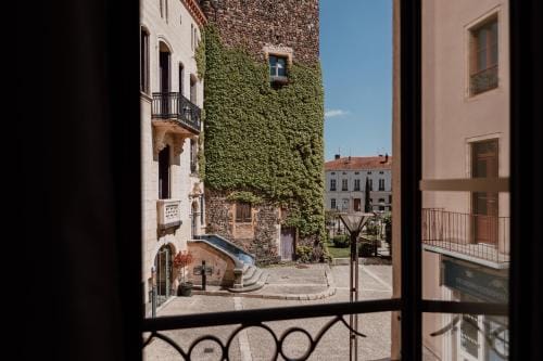 Mage hotels - HOTEL LA GRENETTE Hotel in Auvergne-Rhône-Alpes