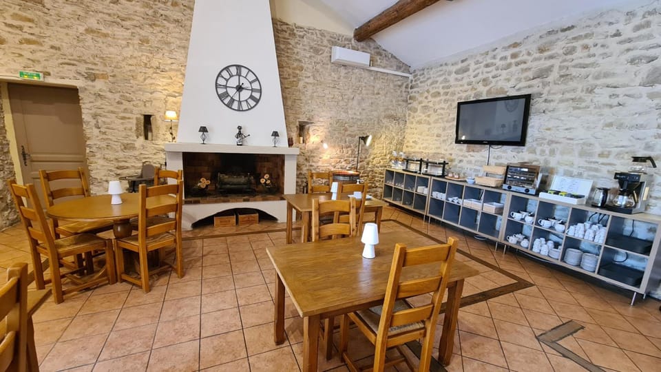 Logis Hotel La Bastide Saint Bach Hotel in Provence-Alpes-Côte d'Azur