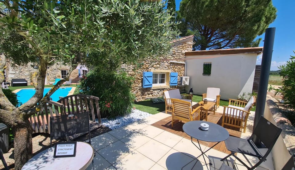 Logis Hotel La Bastide Saint Bach Hotel in Provence-Alpes-Côte d'Azur