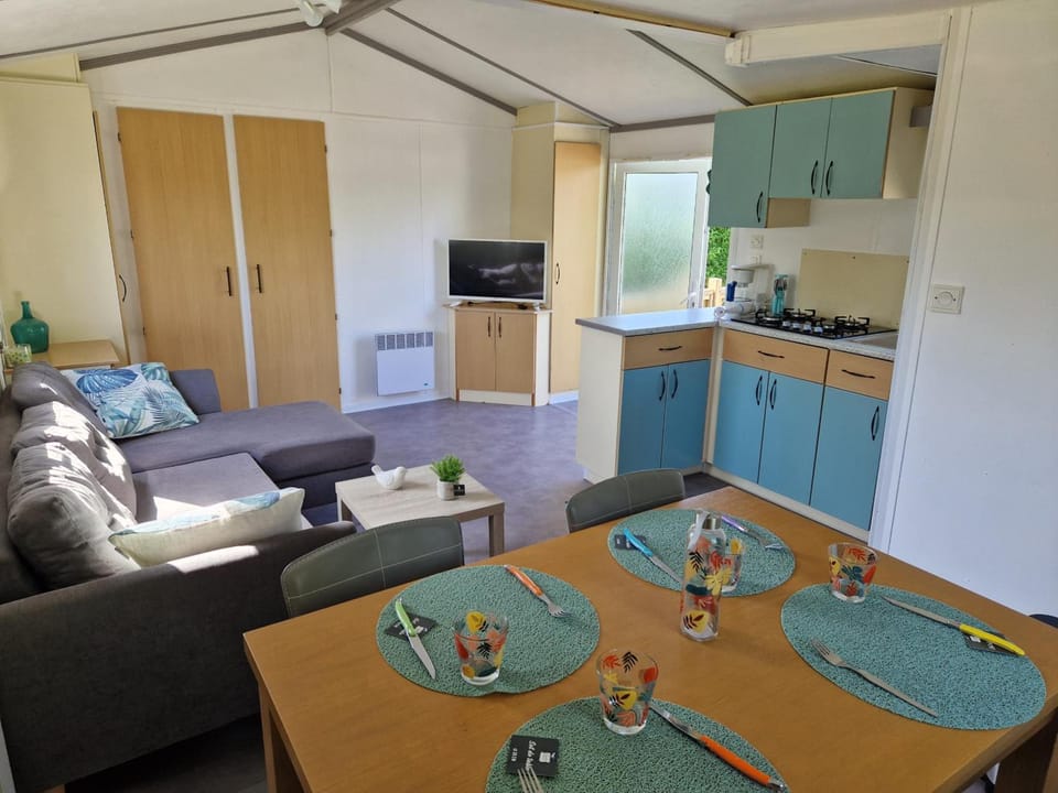 Shared lounge/TV area