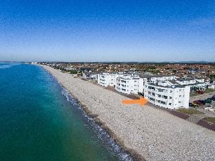 Hightide - Bracklesham Bay Hotel in Chichester District
