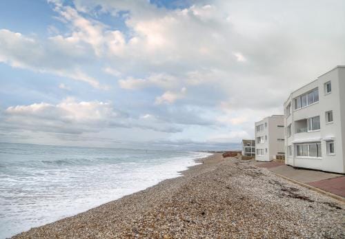 Hightide - Bracklesham Bay Hotel in Chichester District