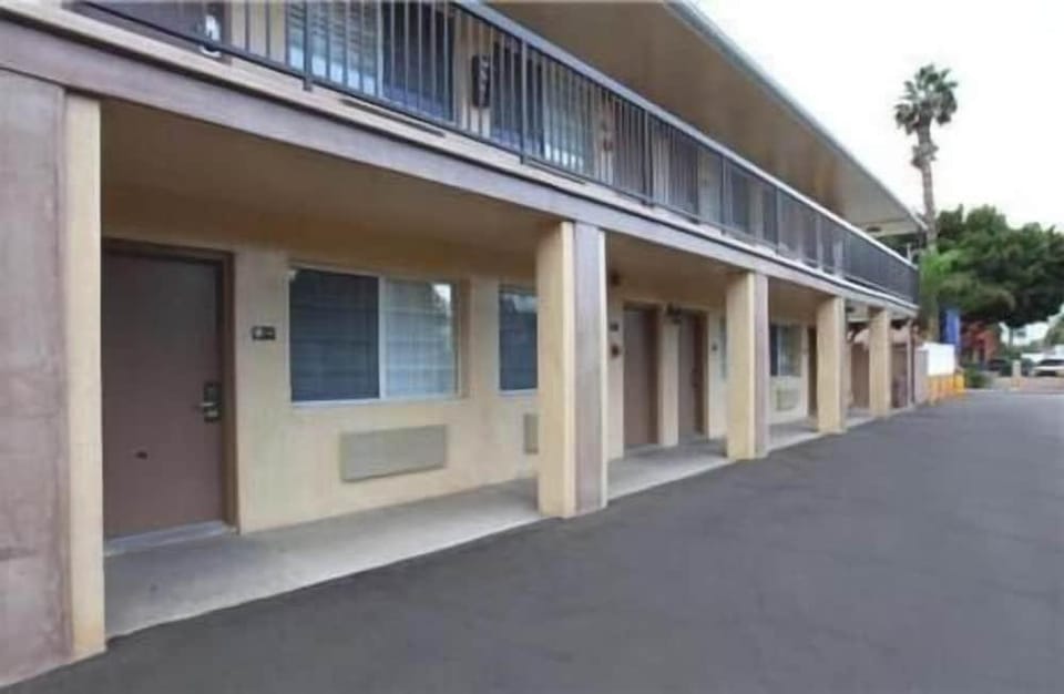 Raincross Hotel Hotel in Riverside