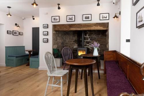 Tafarn Yr Heliwr Hostel in Wales