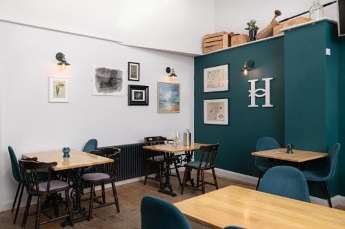 Tafarn Yr Heliwr Hostel in Wales