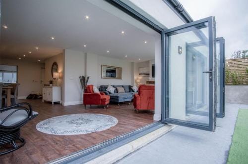 Kiln Park Farmhouse - 4 Bedroom Cottage - Narberth Hotel in Narberth