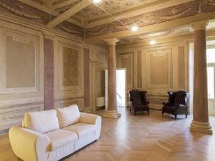 Rent In Tuscany Cortona Deluxe Hotel in Cortona