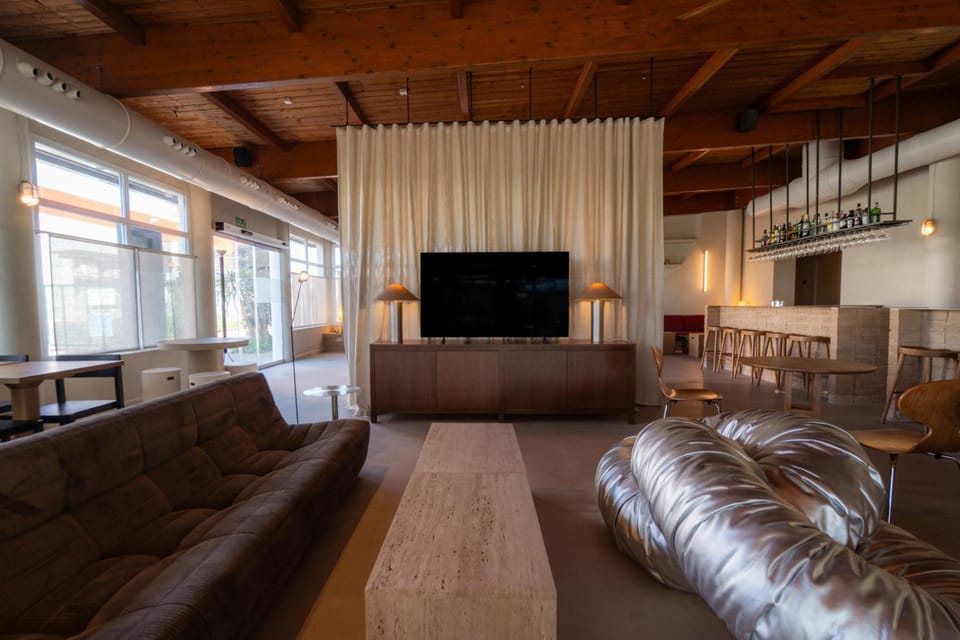 Shared lounge/TV area